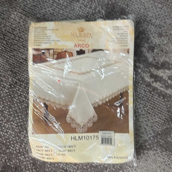 Table cloth - Picture 2 of 4